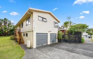 2/109 Athena Drive, Totara Vale