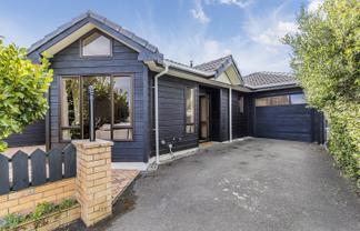 2/4 Richard Street, Titahi Bay