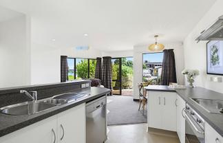 2/4 Richard Street, Titahi Bay