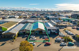 Immaculate CBD Fringe Showroom & Warehouse