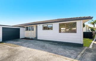 1/319 Roscommon Road, Manurewa