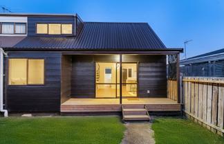 2/24 Great south road,, Papakura