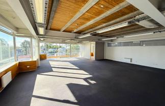 SUN-FILLED PONSONBY OFFICE WITH BALCONY
