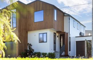 4/323 Riverside Drive, Waterloo