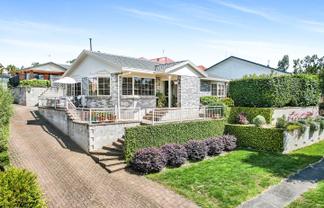 8 Perindale Drive, Chartwell