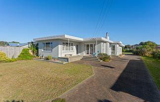 5 Toi Street, Otaki Beach