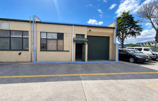 Mana Place Industrial Unit - 80m²