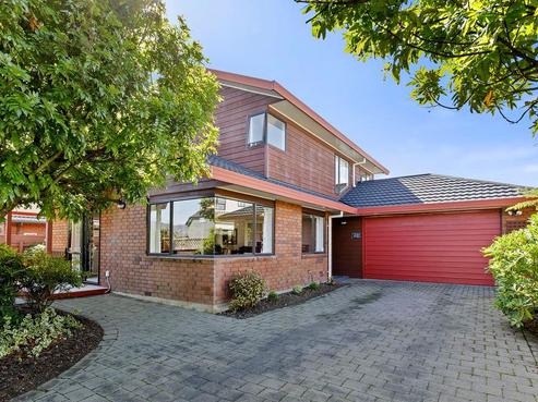 28 De Menech Grove, Avalon