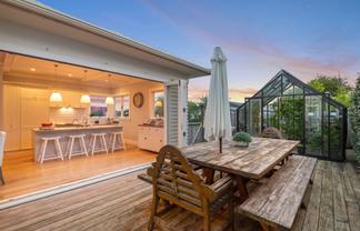 41 Lake Road, Devonport
