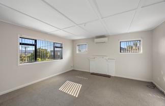 1/235 Titirangi Road, Titirangi