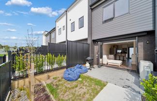 4/3 Firebrick Way, Hobsonville