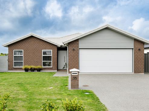 35 Arihi Crescent, Frimley