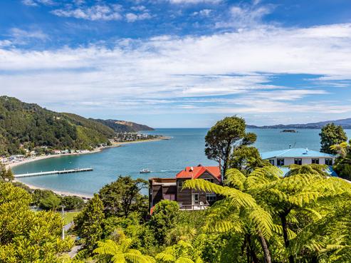 42 Ferry Road, Days Bay