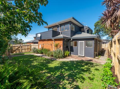 2/14 Raleigh Road, Northcote