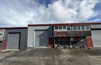 Functional 142sqm warehouse in secure complex