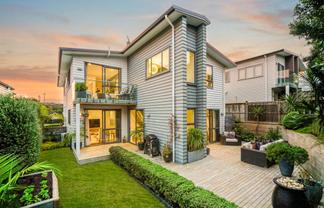 8 Carex Way, Long Bay