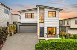 8 Carex Way, Long Bay