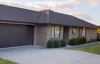 10 Bathurst Crescent, Pyes Pa