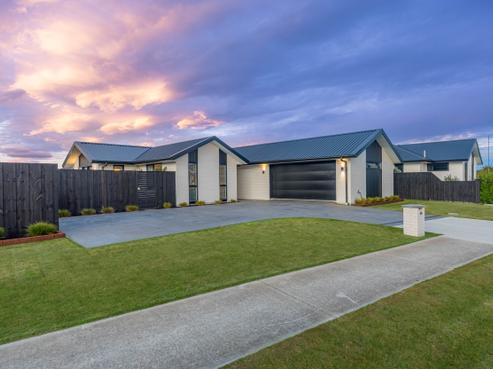 81 Tiritiri Moana Drive, Pegasus
