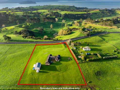 184 Grahams Beach Road, Manukau Heads