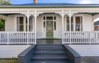1-2/82A Commissariat Road, Mount Wellington