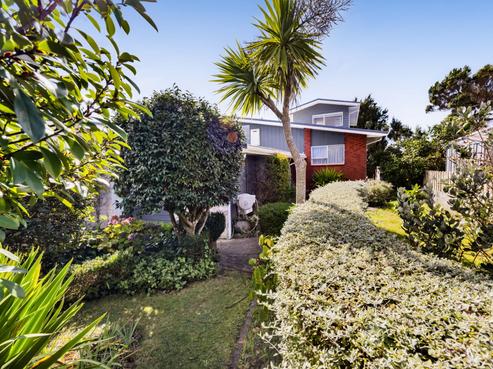 8 Longview Drive, Merrilands