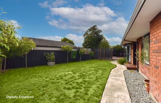 2 Edwins Way, Burwood