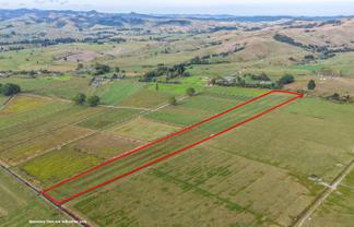  Back Miranda Road, Waitakaruru