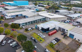 980M² GANTRY WAREHOUSE + PARKING | PARAMOUNT DRIVE