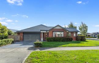 11 Mounter Avenue, Redwood