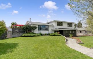 15-17 Malcolm Street, Martinborough