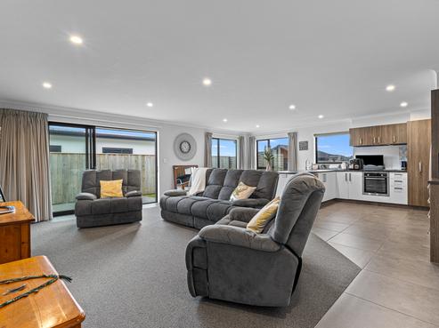 28 Catalina Crescent, Burleigh