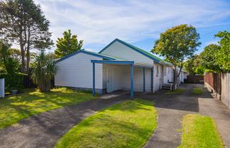 90 Eatwell Ave, Paraparaumu Beach