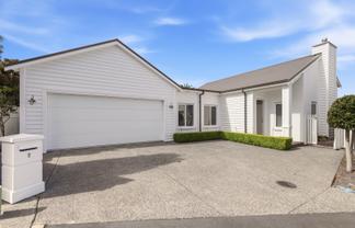 8 Pebble Beach Way, Papamoa