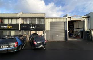 Efficient industrial with roller door access