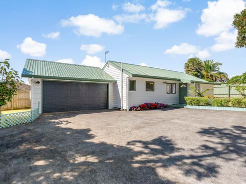 106A Royal Road, Massey