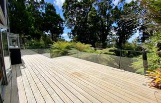 18 Manuka Road, Titirangi