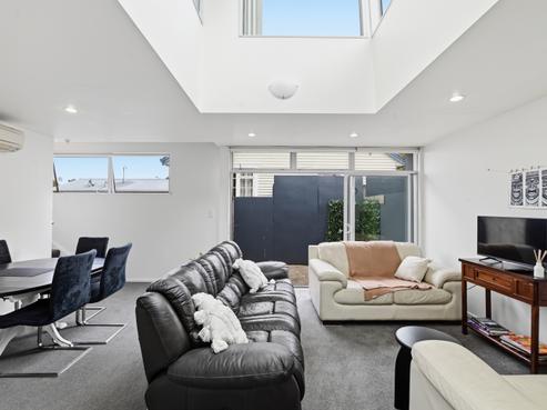 32B Elizabeth Street, Victoria