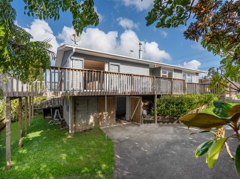 897 East Coast Road, Northcross