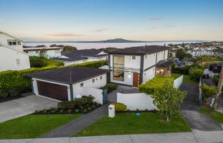 13 Seaview Road, Castor Bay