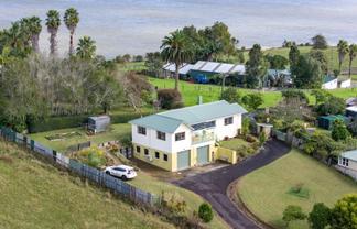 65 Weavers Crossing Road, Huntly