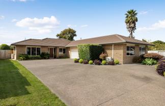 13 Rosewood Court, Huntington