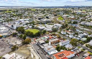 Corner profile investment with income and upside