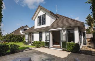 15B La Roche Place, Northcote