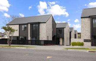 26-28  Weybridge Crescent, Glen Innes