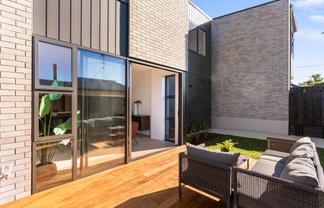 26-28  Weybridge Crescent, Glen Innes