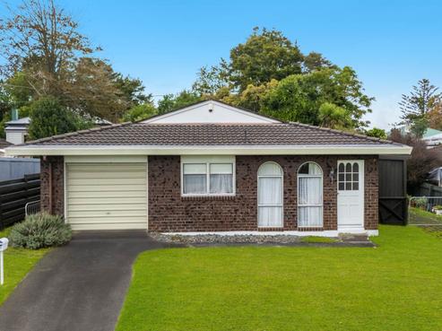 2/9 Wood Street, Papakura