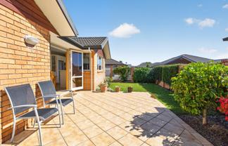 5 Albano Way, The Wood