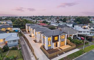 2/4 Tawa Crescent, Manurewa