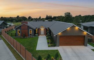 25 Phoenix Palms Grove, LEVIN